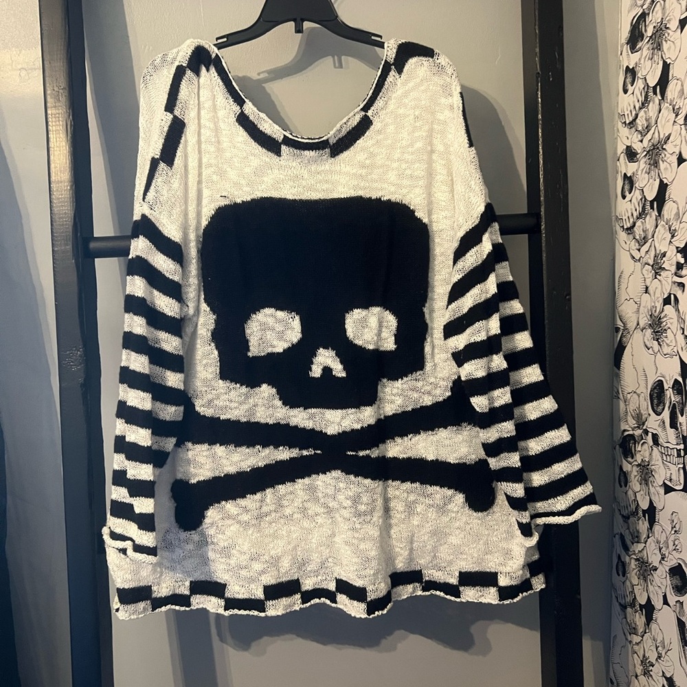 Oversized black & white sweater